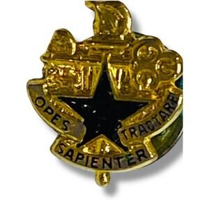 US Army Logistics University Unit Crest Pin Opens Sapienter Tractare .6"